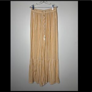 Skylar + Madison ruffle bottom pull on pants. L